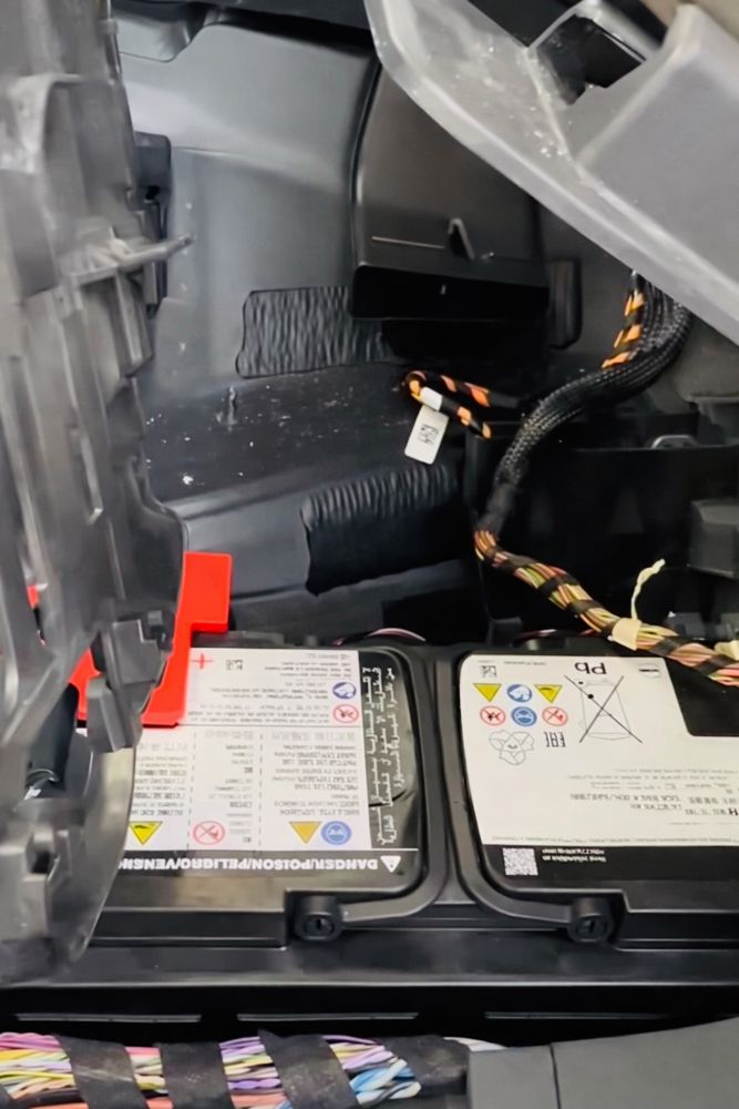 Mercedes GLE 350 (2021) -- battery replacement & programming