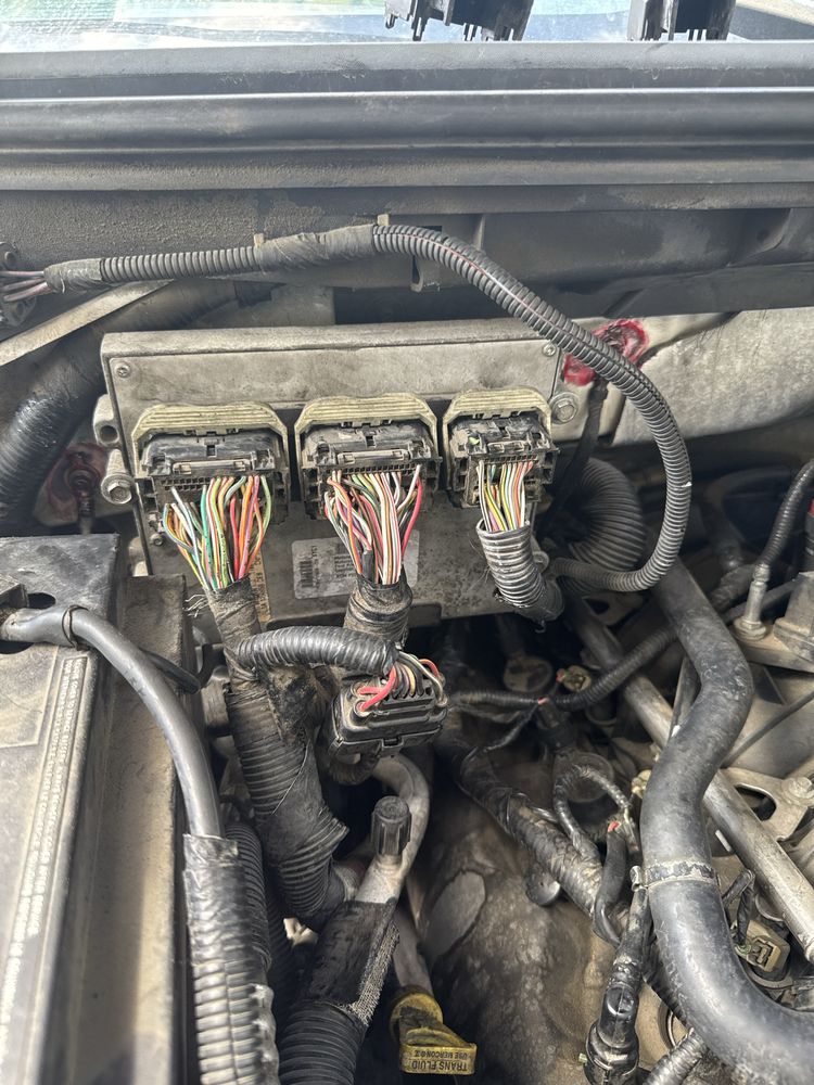Diagnosing loss of communication with the engine control module (ECM).   Issue found -- no constant power supply to the ECM.   Ford F-150.